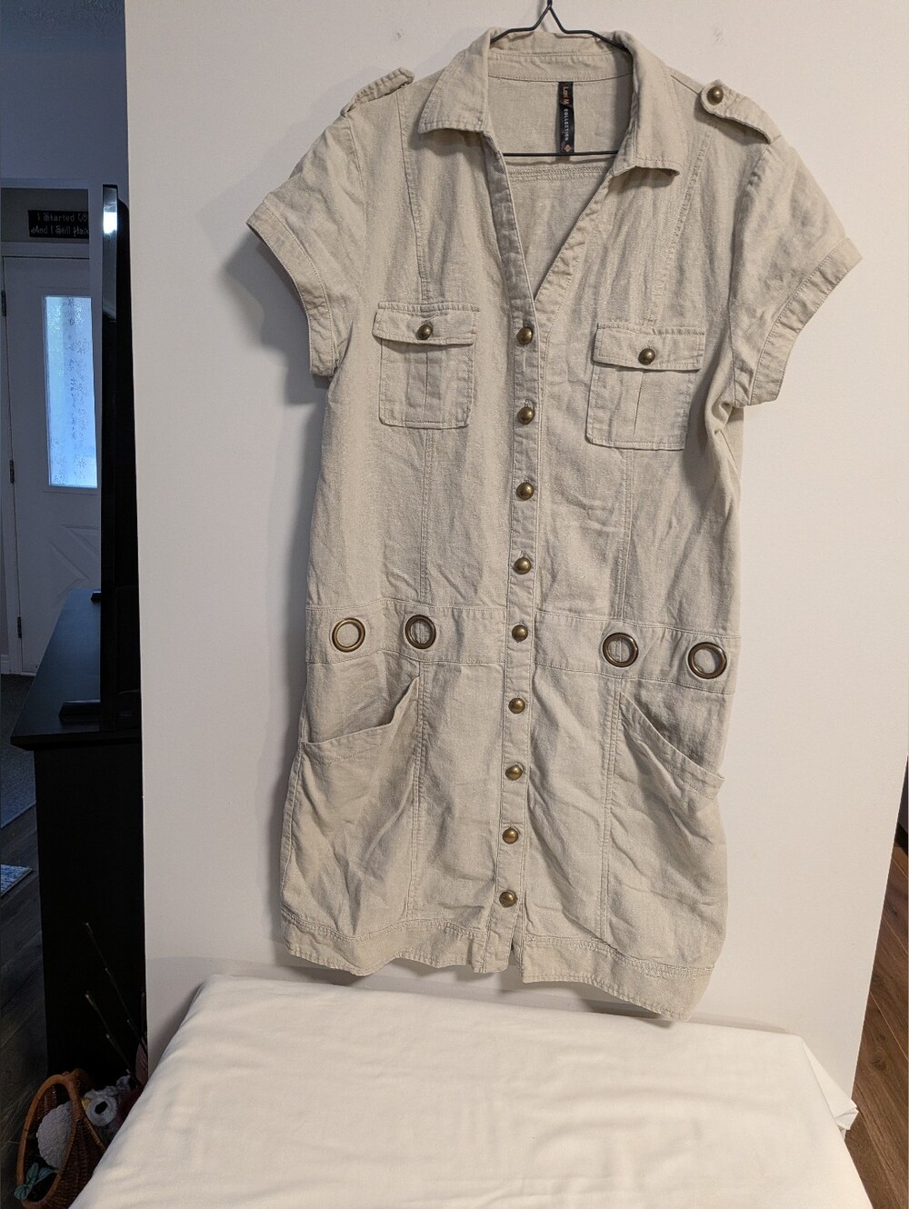 Lori M  Cream Short-Sleeve Button Down Safari Style Dress. Linen Rayon Blend. L.